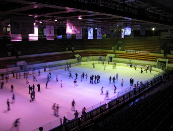 Ночной крытый каток «Ice nights» на стадионе «Крылья Советов»
