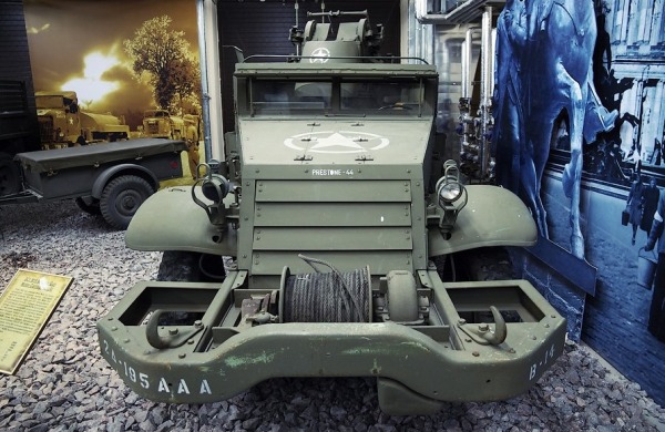 Выставка автомобилей времён Великой Отечественной войны на Поклонной горе