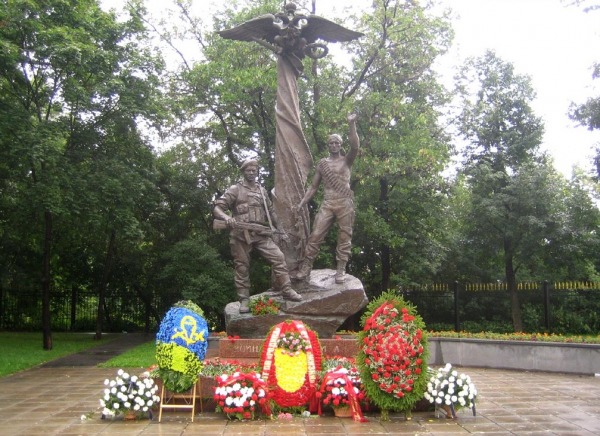 Памятник «Воинам-десантникам»