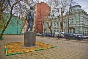 Памятник «Ленин-гимназист»