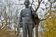 Памятник «Ленин-гимназист»