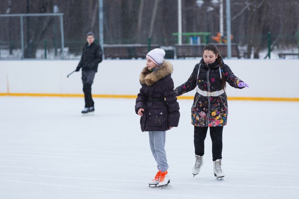 Ледовый каток в Останкинском парке