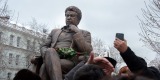 Памятник писателю Чингизу Айтматову