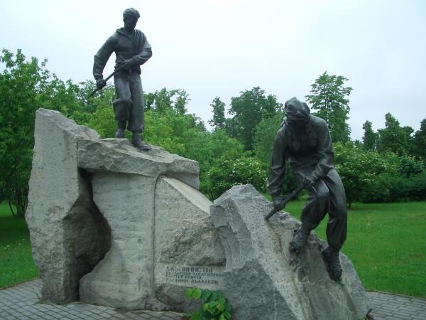 Памятник альпинистам
