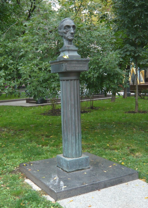 Памятник писателю И.С.Шмелеву