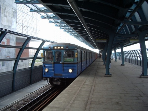 Станция метро «Бульвар Адмирала Ушакова»