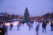Снежный городок на Поклонной горе «Ледовая Москва. В кругу семьи»