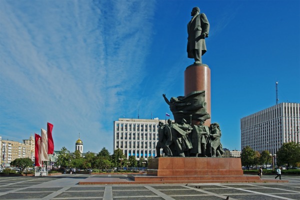 Памятник В.И. Ленину на Калужской площади