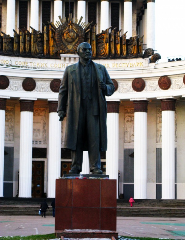 Памятник Владимиру Ильичу Ленину на ВДНХ