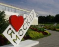 Логотип «Я люблю Москву» в парке «Село Коломенское»