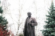 Памятник В. И. Ленину на Лиственничной аллее