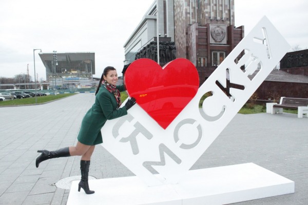 Логотип «Я люблю Москву» в парке «ВДНХ»