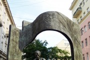 Памятник Булату Окуджаве на Арбате