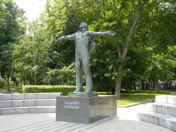 Памятник Высоцкому на Страстном бульваре