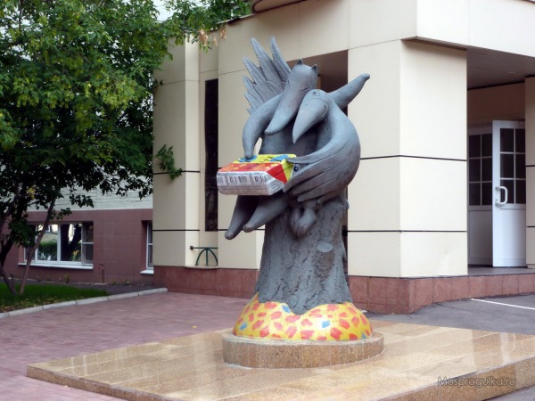 Памятник плавленому сырку «Дружба»