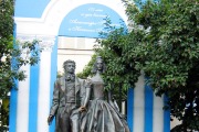 Памятник Пушкину и Гончаровой на Старом Арбате