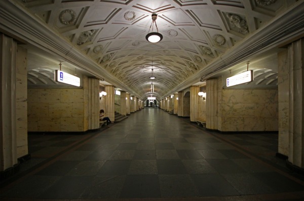 Станция метро «Театральная»