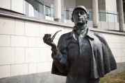 Памятник Шерлоку Холмсу и доктору Ватсону