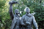 Памятник лётчикам полка «Нормандия - Неман»