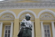 Памятник А.М. Горькому во дворе здания Института мировой литературы РАН